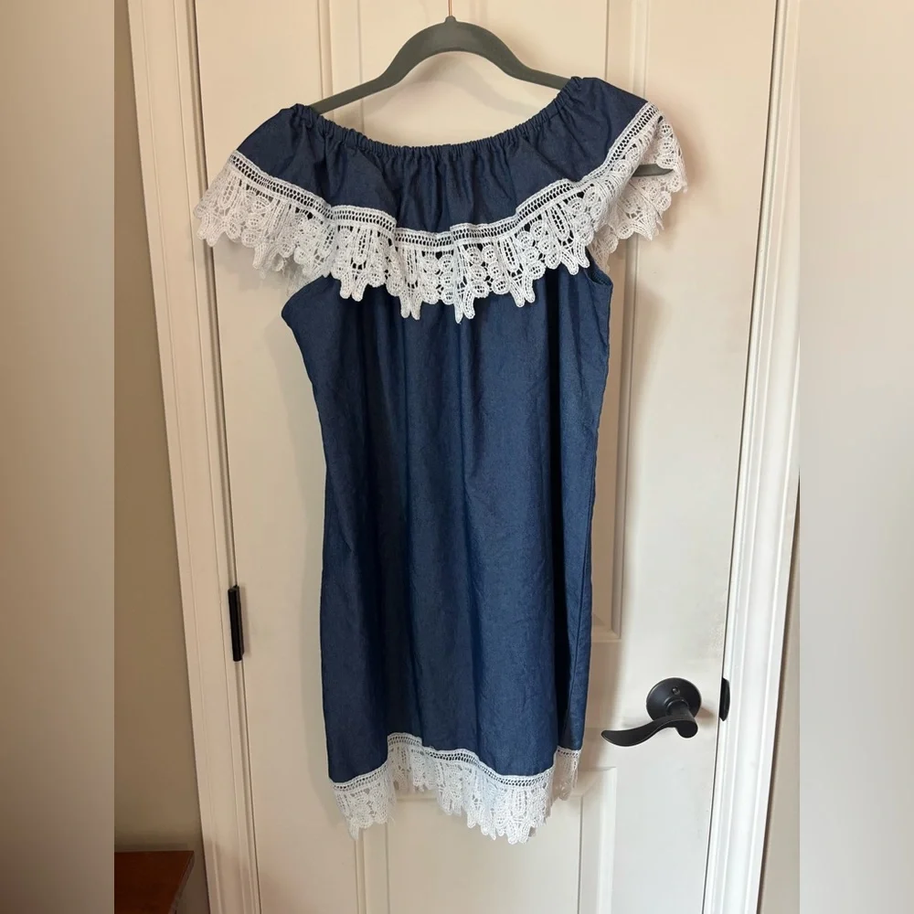 🚨4/$20 Sale!🚨 Blue B&G Off-Shoulder Dress with White Lace Trim Size small - Picture 2 of 7